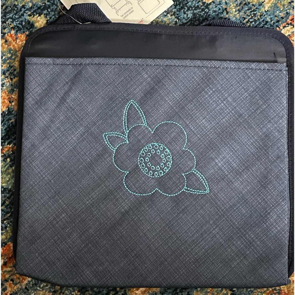 2 Thirty-One pocket organizers.